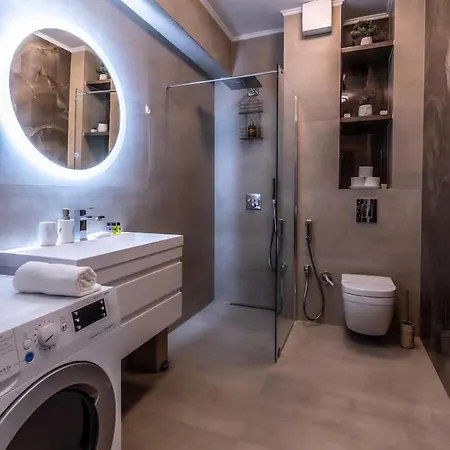 Prestige Luxury - Prime Location - Private Garage Parking Apartment Sarajevo