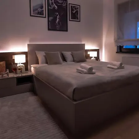 Apartment Prestige Luxury - Prime Location - Private Garage Parking