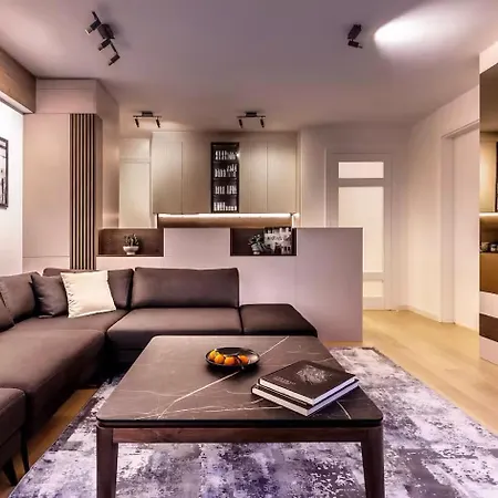 Apartment Prestige Luxury - Prime Location - Private Garage Parking *