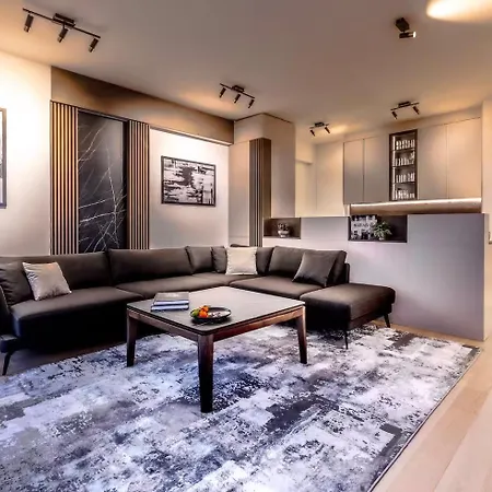 Prestige Luxury - Prime Location - Private Garage Parking Sarajevo