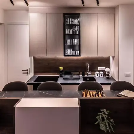 Prestige Luxury - Prime Location - Private Garage Parking Sarajevo