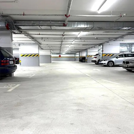 Prestige Luxury - Prime Location - Private Garage Parking Apartmán