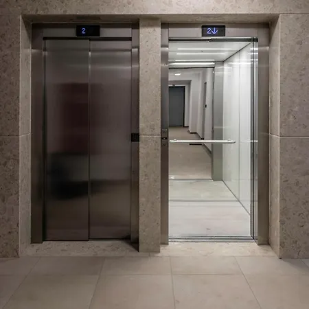 Prestige Luxury - Prime Location - Private Garage Parking Apartment Sarajevo