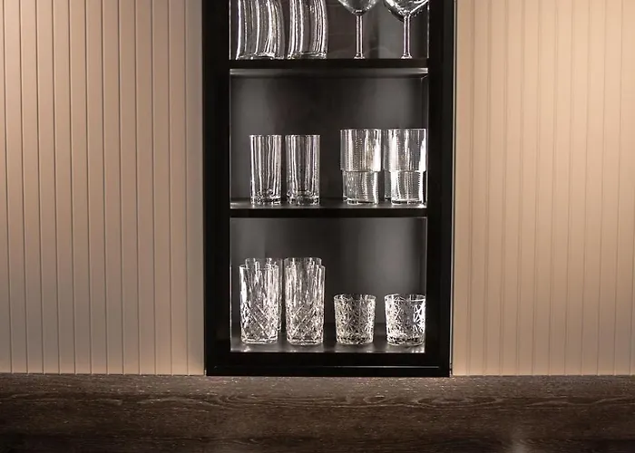 Prestige Luxury - Prime Location - Private Garage Parking * Sarajevo