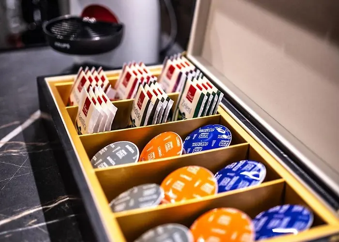 Prestige Luxury - Prime Location - Private Garage Parking